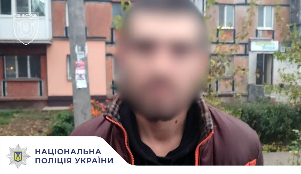 Поліцейські охорони затримали зловмисника, який викрав товар із магазину