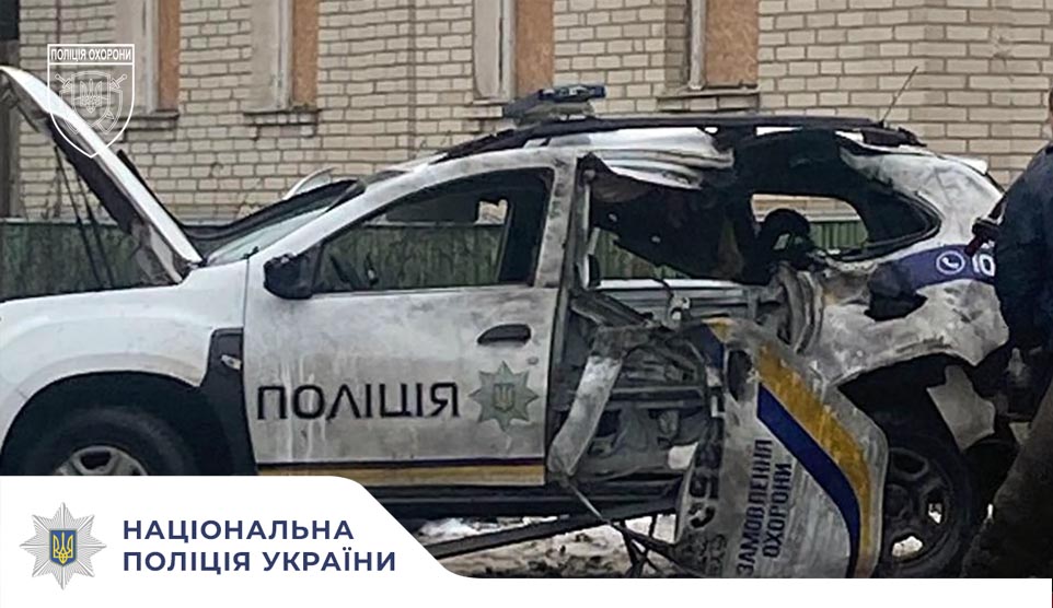 У Білопіллі російський дрон атакував службову автівку поліції охорони