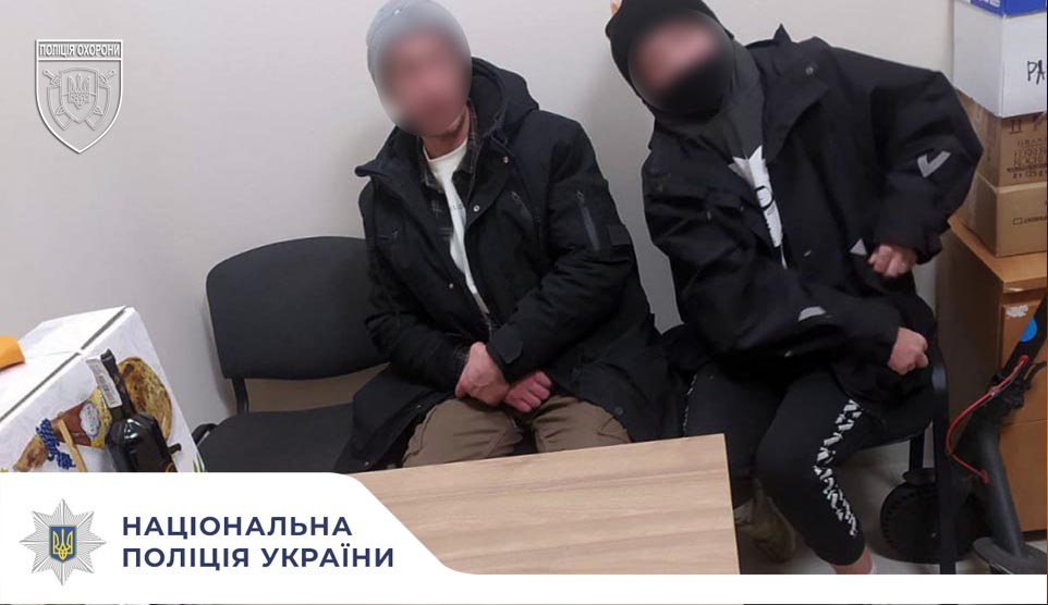 У Дніпрі спіймали крадіїв із ногою хамону — сума збитків перевищує 10 тис. грн