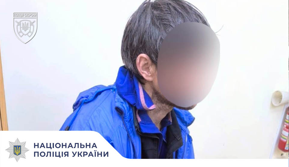 У Рівному поліцейські охорони затримали чоловіка за спробу крадіжки