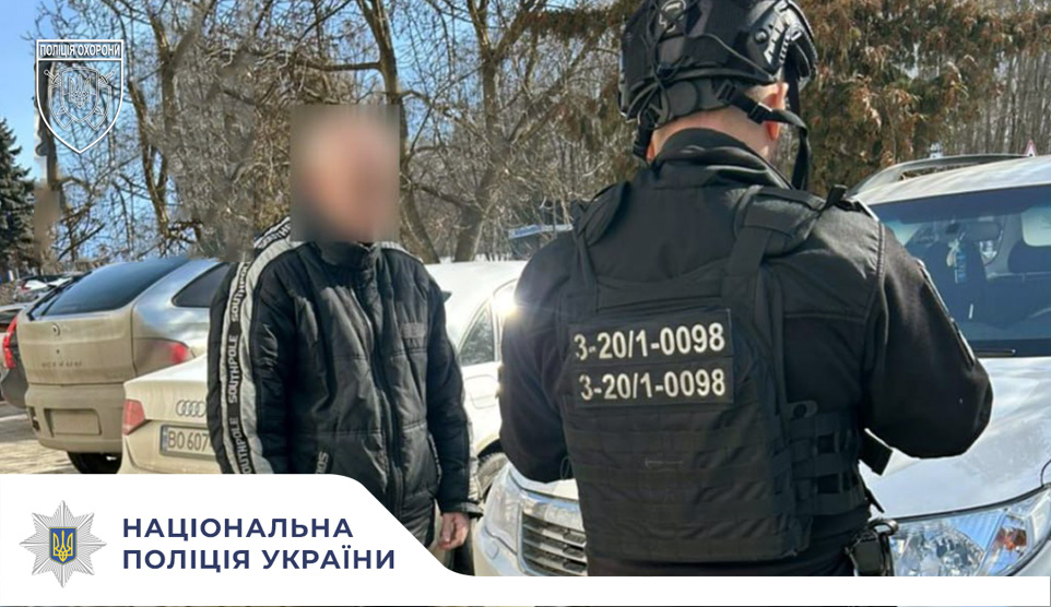 Загубився у місті: поліцейські допомогли чоловікові повернутися додому