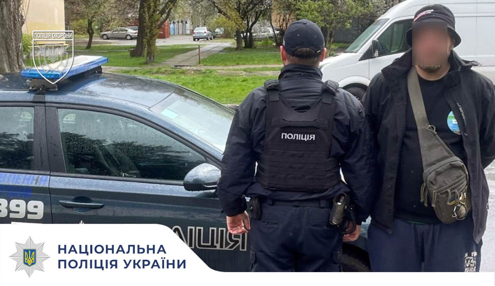 У столиці поліція охорони затримала чоловіка з ймовірно наркотичною речовиною