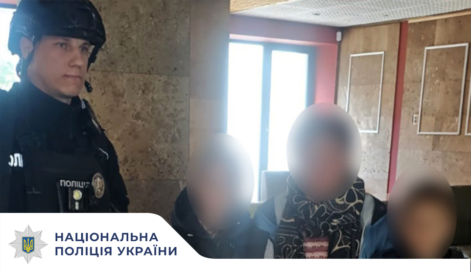 У Черкасах поліцейські охорони допомогли хлопчику, який загубився