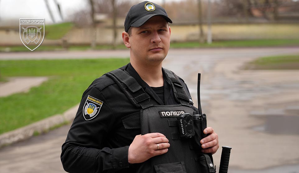 Залізна витримка: історія прикордонника Павла Погорілого, який повернувся в стрій попри уламки в тілі
