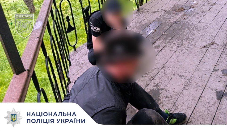 У Херсоні поліцейські охорони затримали чоловіка, причетного до крадіжки з кафе