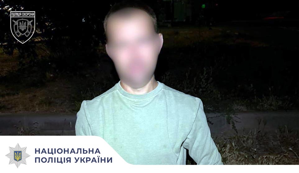 У Кривому Розі поліцейські охорони затримали чоловіка, який проник до аптеки