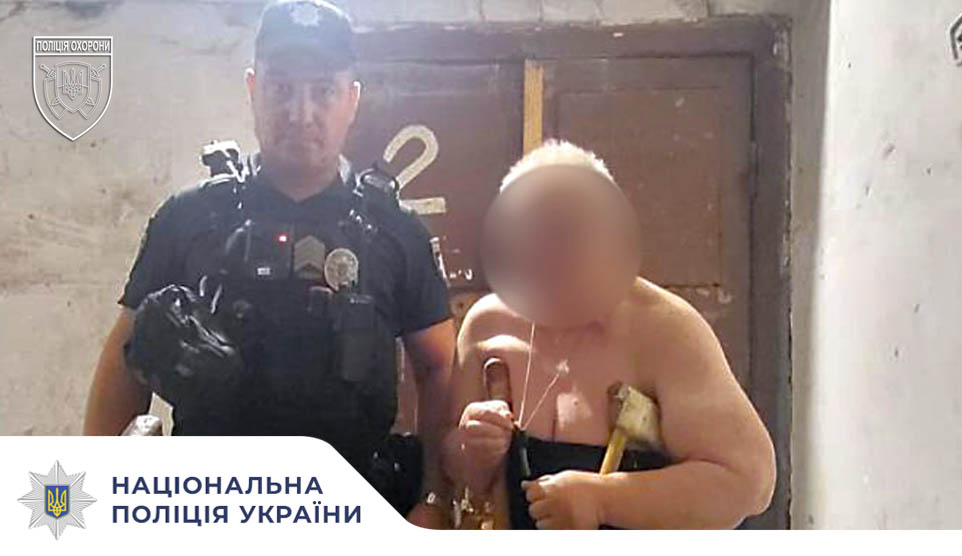 Поліцейські охорони допомогли жінці повернутися додому