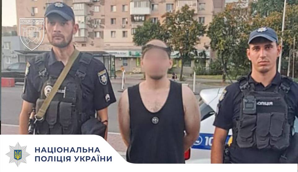 Понад 16 тисяч гривень неоплаченого товару: поліцейські охорони затримали чоловіка
