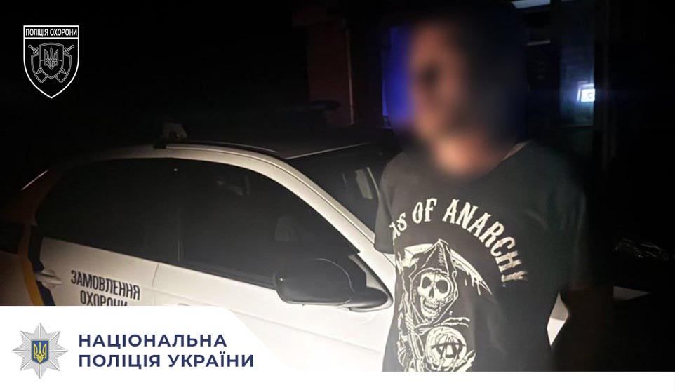 Нічне затримання у Черкасах: поліцейські охорони завадили крадіжці